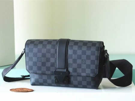 EH - Louis Vuitton Men Bags - 322 Discount